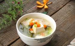 月子豆腐汤的做法是怎样的，可以每餐都喝吗？月子里清淡的汤有哪些