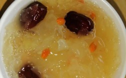 银耳红枣枸杞汤的功效是什么？（枸杞银耳冰糖的功效与作用及食用方法）