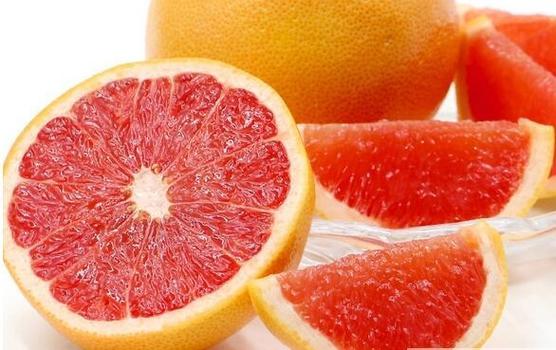 胃痛可以吃柚子么？胃痛的人能吃哪些水果-图1