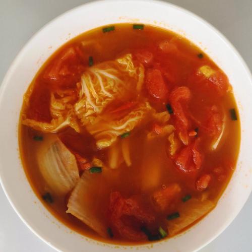 西红柿白菜汤的做法？用番茄可以做哪些汤-图1